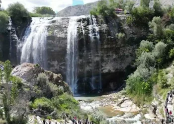 Türkiye’nin en yüksek şelalesine turist akını