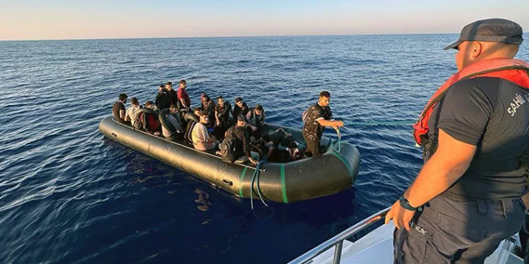 Fethiye’de 21 düzensiz göçmen kurtarıldı