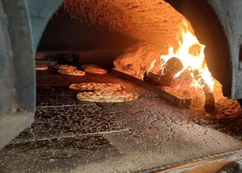 Fırıncıların sıcakta zorlu mesaisi