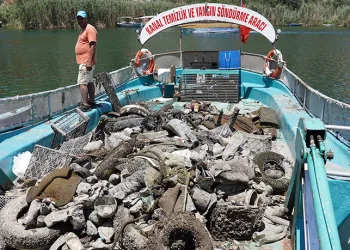 Dalyan kanalında temizlik