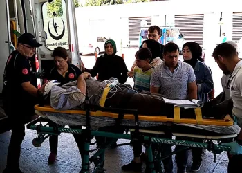 Bursa’da traktör devrildi, sürücüsü yaralandı