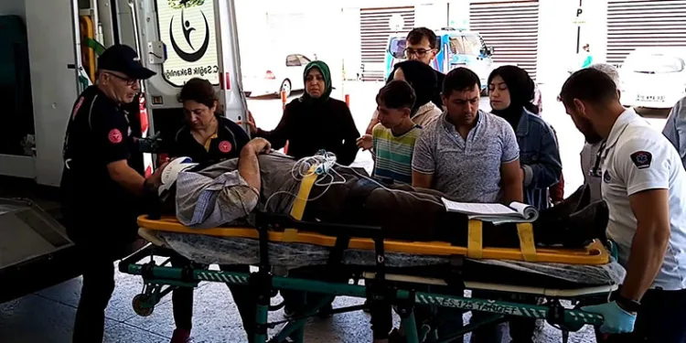 Bursa’da traktör devrildi, sürücüsü yaralandı