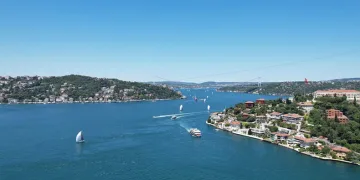 İstanbul Boğazında yelkenli şöleni