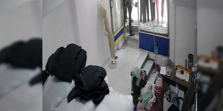 Boğazına şeker takılan çocuğu esnaf kurtardı