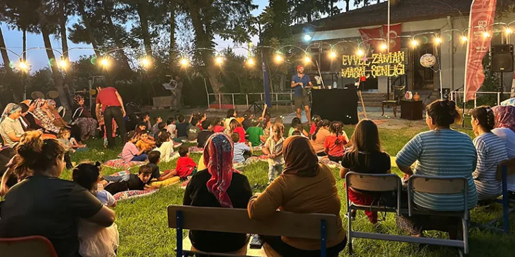 Bursa’da depremzede çocuklar masallarla güldü