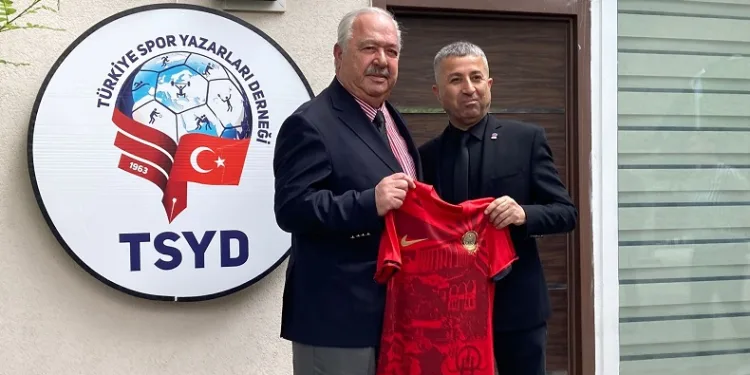 Gençlerbirliği’nde Niyazi Akdaş yeniden başkanlığa seçildi