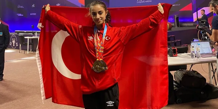 Koloğlu Avrupa Şampiyonu sporcusunu unutmadı