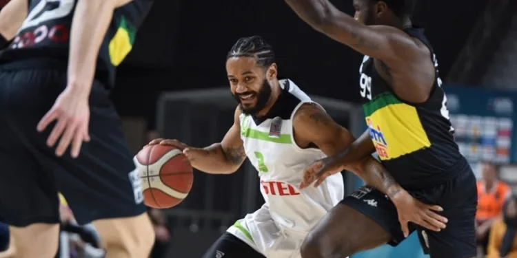 Yıldız basketbolcu bir sezon daha Manisa BBSK’da