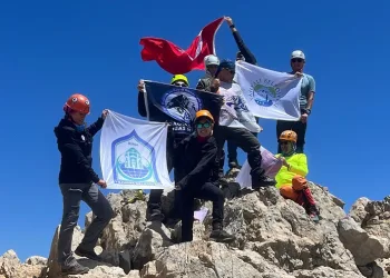 Kayserili Dağcılar bu kez Munzur Dağı’na tırmandı