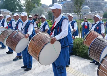Geleneksel kıyafetler giyildi, Kırkpınar’a davullu zurnalı davet başladı