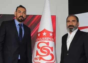 Servet Çetin, Sivasspor’a imzayı attı