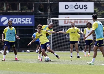 Fenerbahçe, yeni sezon hazırlıklarını sürdürdü