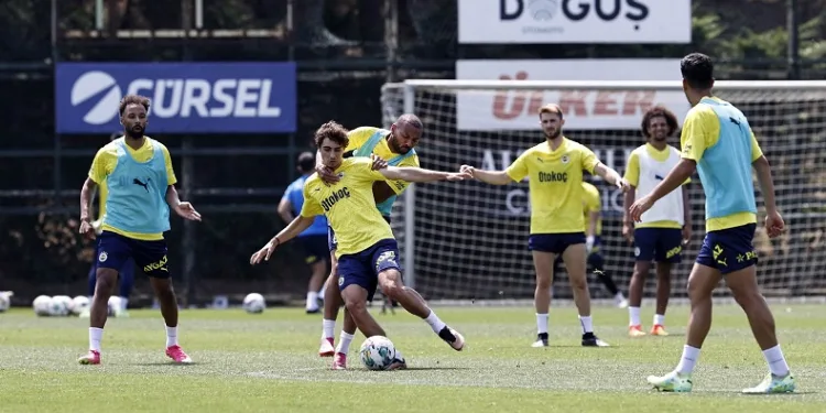 Fenerbahçe, yeni sezon hazırlıklarını sürdürdü