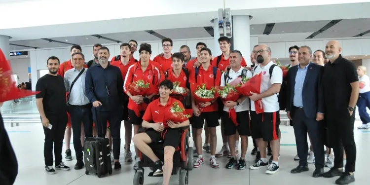 Dünya üçüncüsü U19 Erkek Basketbol Milli Takımı, yurda döndü