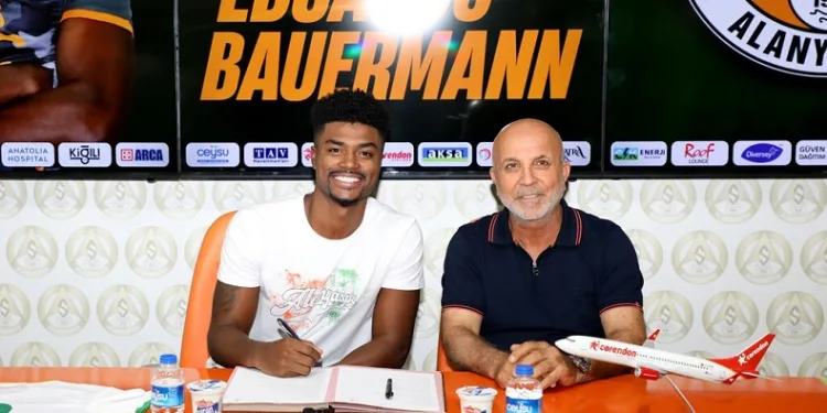 Alanyaspor’a Brezilyalı defans