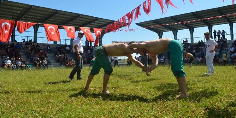 Bafra Bengü Güreşleri’nde Başpehlivan Fatih Kambur oldu