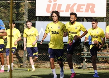 Fenerbahçe, günü çift antrenmanla tamamladı