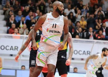 Jeremy Simmons, bir sezon daha Petkimspor’da