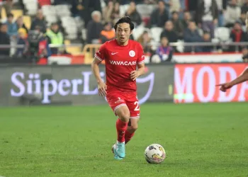 Antalyaspor, Japon futbolcu Shoya Nakajima ile yollarını ayırdı