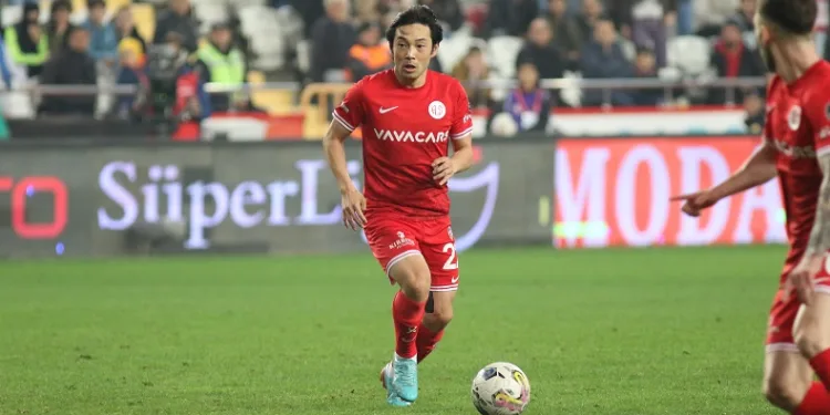 Antalyaspor, Japon futbolcu Shoya Nakajima ile yollarını ayırdı