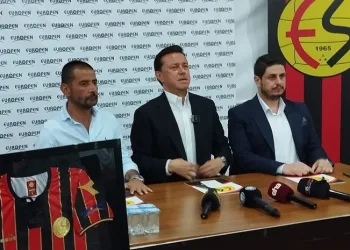 Eskişehirspor, 2 oyuncuyla sözleşme imzaladı