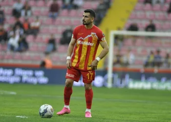 Sivasspor, Emrah Başsan ile ilgileniyor