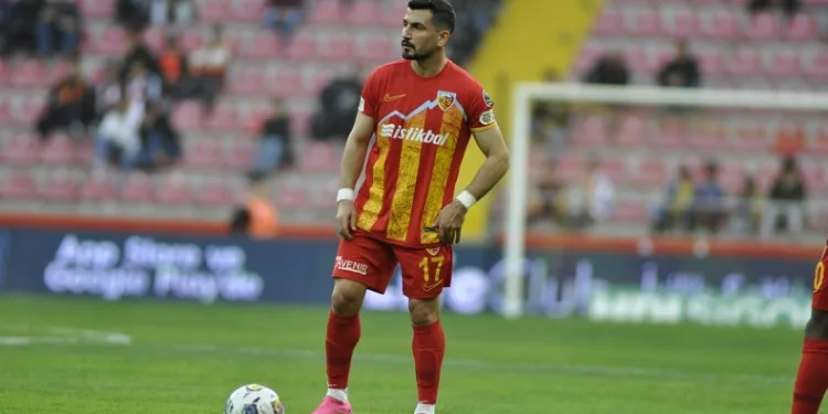 Sivasspor, Emrah Başsan ile ilgileniyor