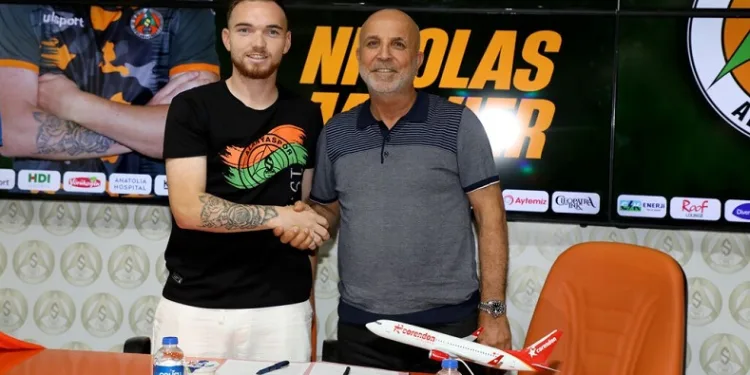 Orta saha oyuncusu Nicolas Janvier Alanyaspor’da