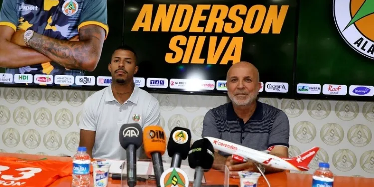 Alanyaspor, Anderson Oliveira Silva ile 4 yıllık sözleşme imzaladı