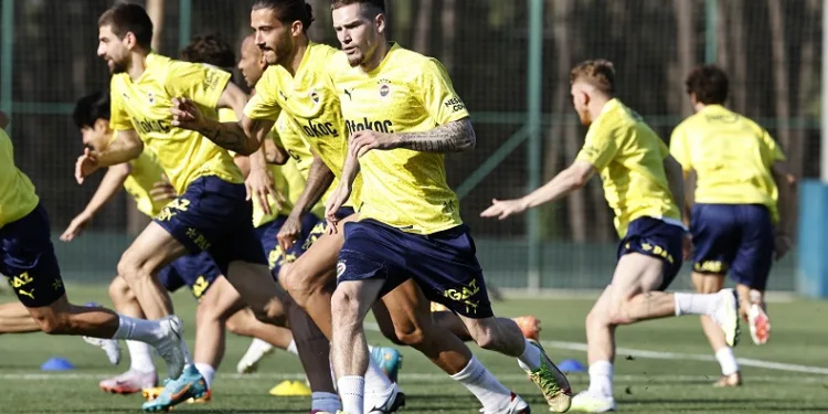 Fenerbahçe, yeni sezon hazırlıklarını sürdürdü