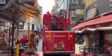 Çıkan yangında 5 kişi dumandan etkilendi