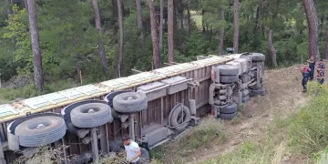 Freni boşaldı, kamyonun sürücü hayatını kaybetti