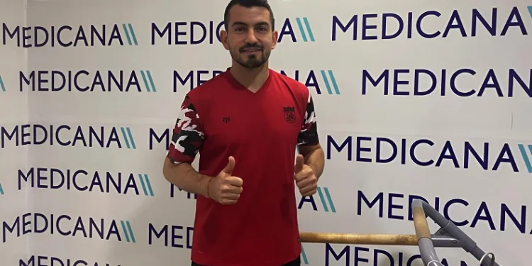 Sivasspor’un yeni transferi Emrah Başsan sağlık kontrolünden geçti