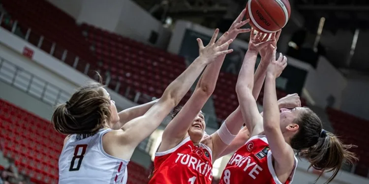 18 Yaş Altı Kız Basketbol Milli Takımı çeyrek finalde