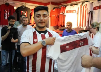 Sivasspor’un yeni sezon formaları tanıtıldı
