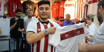 Sivasspor’un yeni sezon formaları tanıtıldı