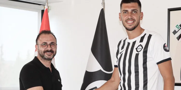 Altay’da Ceyhun Gülselam ve Özgür Özkaya’nın sözleşmeleri uzatıldı
