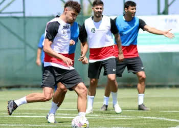 Antalyaspor Burdur’daki kamp çalışmalarını çift antrenmanla sürdürüyor