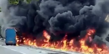 Tır bomba gibi patladı, faciadan dönüldü