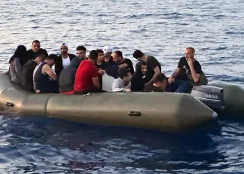 Datça’da 16 düzensiz göçmen kurtarıldı