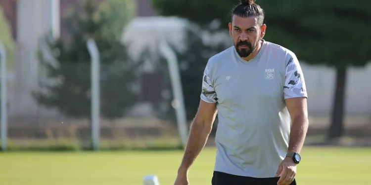 DG Sivasspor Teknik Direktörü Servet Çetin: “Pelkas gündemimizde yok”