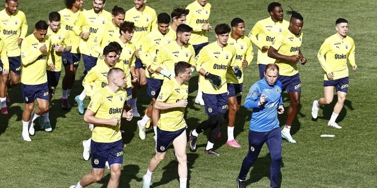 Fenerbahçe, Rusya kampının ilk antrenmanını yaptı