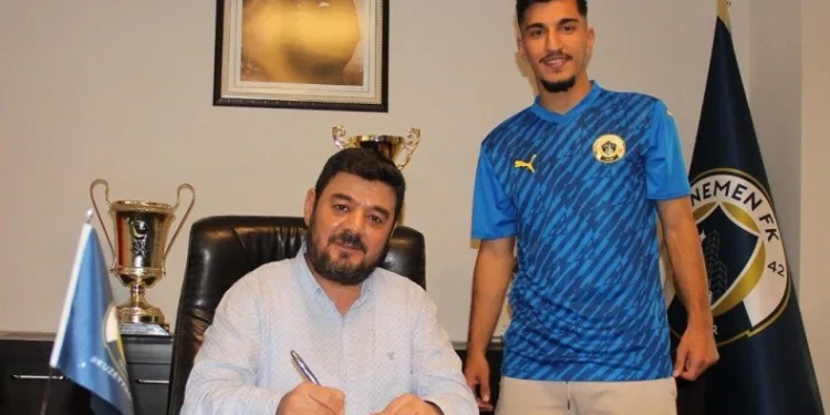 Menemen FK’ya Borussia Dortmund patentli sağ bek