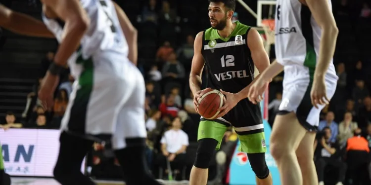 Tolga Kaan Birer bir sezon daha Manisa BBSK’da