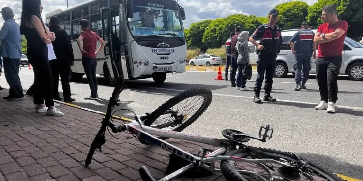 Midibüsün çarptığı bisikletli çocuk hayatını kaybetti