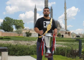Başpehlivan Yusuf Can Zeybek: “Kemeri alacağım ve bu caddede yürüyeceğim demiştim”