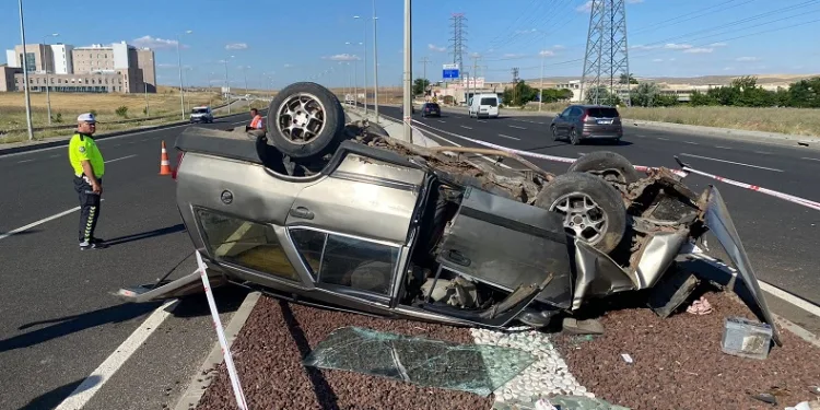 Otomobil takla attı, 1 kişi hayatını kaybetti