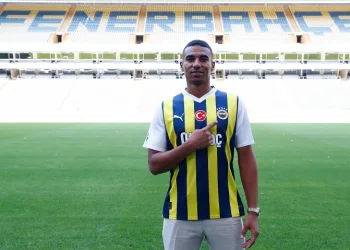 Fenerbahçe, Alexander Djiku ile sözleşme imzaladı