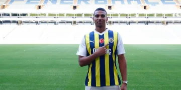 Fenerbahçe, Alexander Djiku ile sözleşme imzaladı
