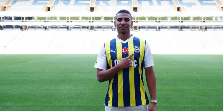 Fenerbahçe, Alexander Djiku ile sözleşme imzaladı
